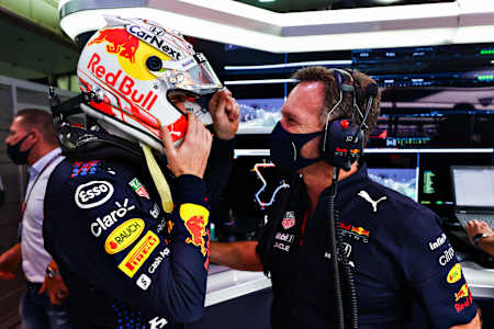 차에서 내린 후에도 대화는 계속 이어집니다.