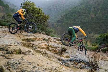 Una curva sul bagnato interpretata dai ragazzi di Raida Come Mangi 