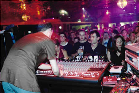 Mad Racket at Marrickville Bowling Club ft. Common Factor. Photo by Rozie Wong.