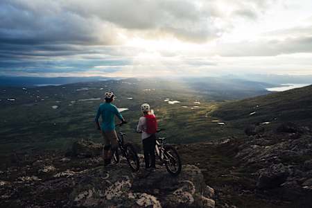 Two riders in the midnight sun at Åreskutan, Åre, Sweden, 2021.