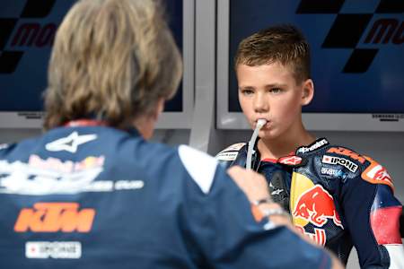 Zonta van den Goorbergh gets some advice from Gustl