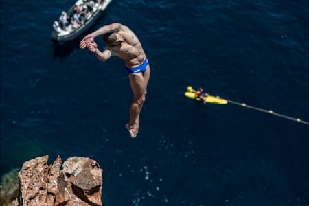 Олексій Пригоров у стрибку