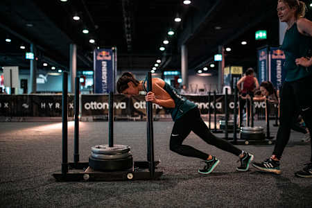 Alles geben beim 50 Meter Sled Push