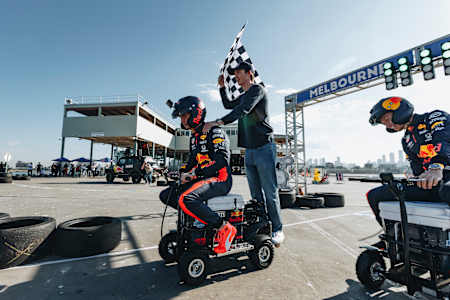 막스는 무려 2살 때부터 쿼드 바이크를 타기 시작했습니다.