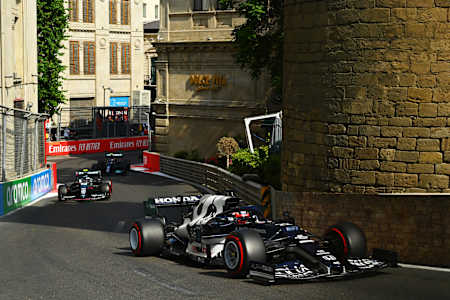 Yuki Tsunoda drives his AlphaTauri through the castle section of Baku City Circuit in 2021