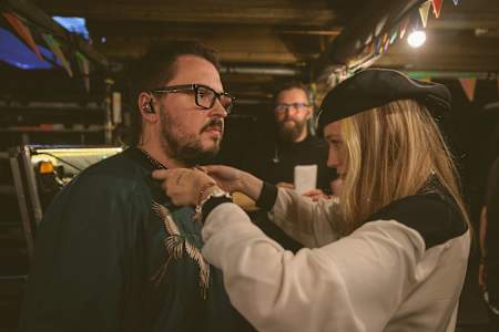 Jeszcze tylko tu i tu, i Kuba Galiński wchodzi na scenę