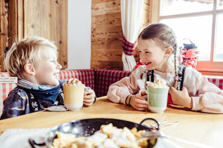 Children with Kaiserschmarrn, Ski Juwel 