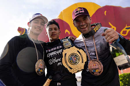 Camilo Sanchez, Juanfer Velez, Tomas Slavik