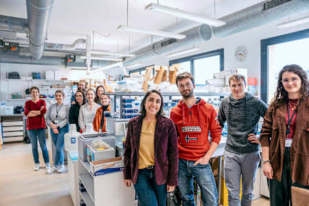 À l’arrière-plan à gauche, Stéphane Belin, avec lequel elle a pratiqué à Harvard.