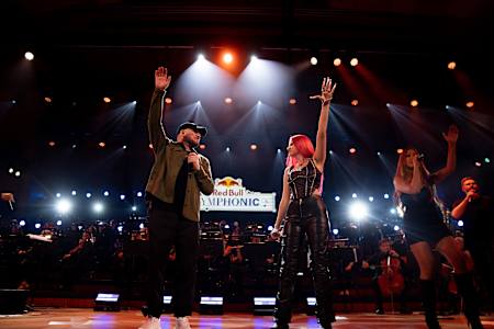 Badmómzjay und Kool Savas sorgen mit "Deine Mutter" und "Airplanes" für ein Highlight der Show.