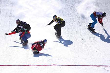 Le Francais Pierre Vaultier en pleine course de snowboard cross.