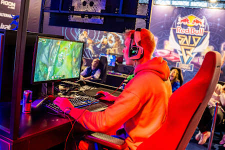 Red Bull Solo Q, участник