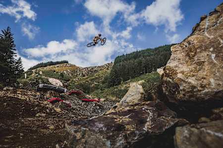 Jim Monro takes on one of the 86-foot doubles at Hardline Wales, 2022