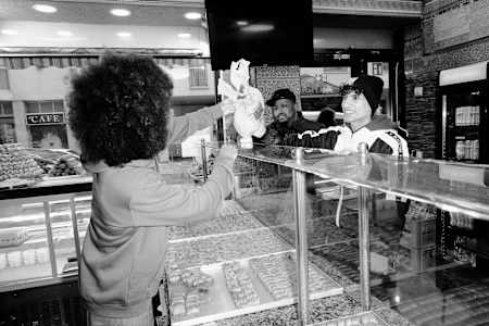 Dans un monde en crise, Noel répand sa positive attitude.