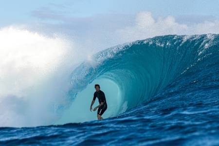 Jordy Smith takes on the legendary barrels of Teahupo'o in Tahiti, captured during Red Bull's 2025 surf adventure. Powerful surf action and adrenaline in the heart of the Pacific