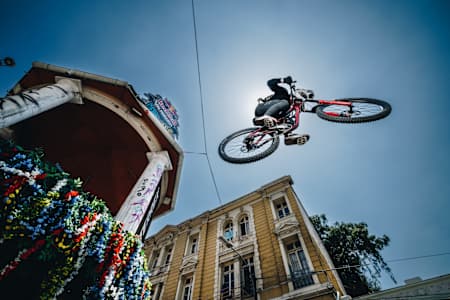 There'll be plenty of air time in Valparaíso as the riders go all-in at speeds up to 40km/h