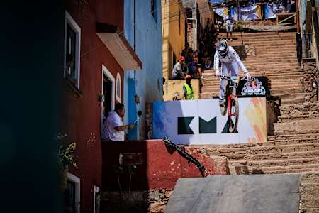 Francisco Solaiza in action during the Red Bull Guanajuato Cerro Abajo 2024 in Mexico, expertly navigating urban staircases in the picturesque Guanajuato setting