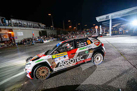 The Zlín super special stage attracts thousands of fans.jpg