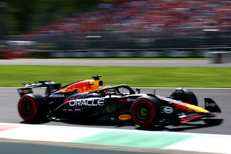 Макс проносився трасою з шаленою швидкістю