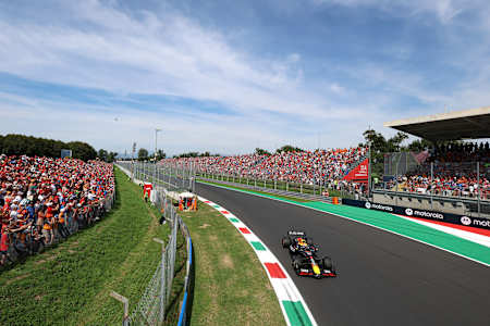 Макс Ферстаппен лідирує 