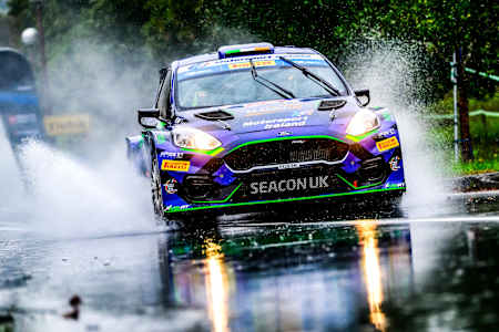 Armstrong mastered tricky weather conditions to win