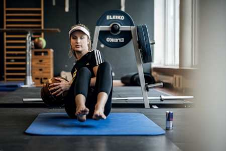 The Russian Twist with extra weight