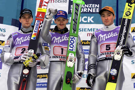 Ahonen, Małysz, Wasiljew - podium Turnieju Czterech Skoczni z Innsbrucka 2001