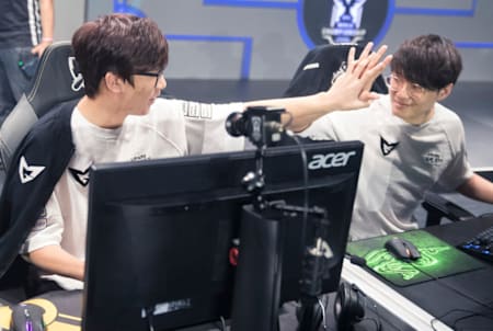 Teamwork makes Samsung's dreams work