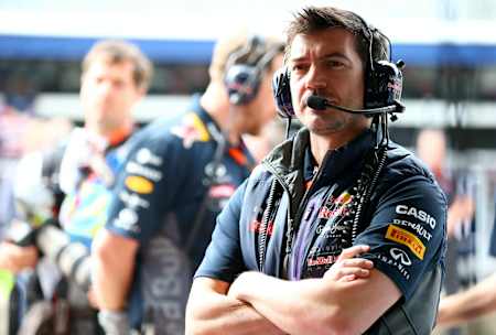 헤드셋은 소통 뿐만 아니라 시끄러운 소음을 막아주는 역할도 합니다.