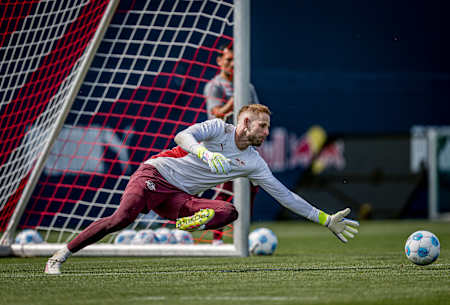 Peter Gulacsi se destaca na Bundesliga