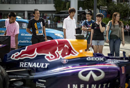 Red Bull kiedyś współpracował w F1 z Renault - bolid i kibice