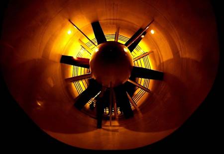 윈드 터널용 팬입니다. 직경이 8~10m정도 되죠.