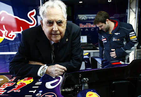 세 번의 월드 챔피언을 차지한 잭 브래범은 평생 난청에 시달렸습니다.