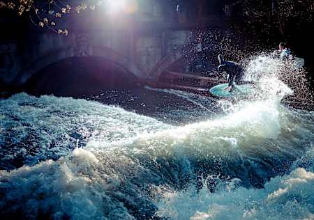 Quirin Rohleder, a river surfing master
