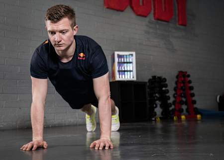 Джо Каннинг, упражнения для подколенного сухожилия: отжимания от пола