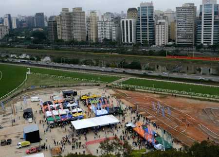 Imagem aérea do evento no Jockey Club em SP