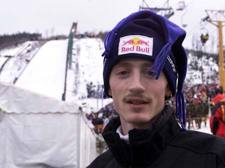 Adam Małysz, a za nim mamut w Harrachovie - rekordy skoczni narciarskich