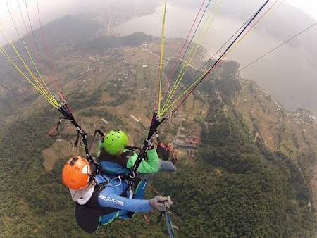 Andy Pag über dem Annapurna-Massiv