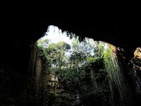 Un cenote de 60m donde se hacían sacrificios.