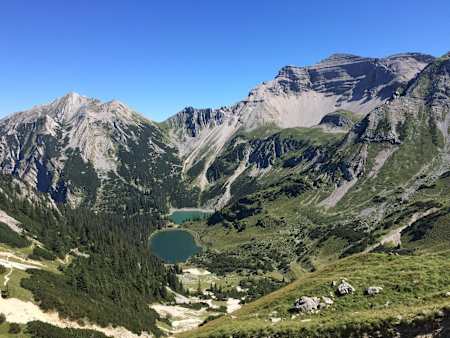 Direkt unter der Soiernspitze: Die Soiernseen
