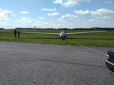 Każdy ma coś do roboty - nawet przy holowaniu