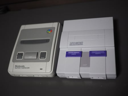 SNESのリセットボタンは押すのではなく、上に引き上げるスイッチ式。