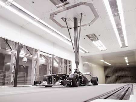 이곳은 윈드터널, 공기 역학을 연구하는 곳이죠.