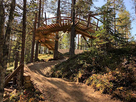La piste de VTT Miss Piggy du Trysil Bike Arena construite par Bike Solutions.