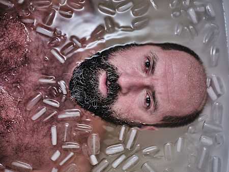 Für alle, denen Seen zu warm sind (hier Josef Köberl): Eisbad in der Wanne