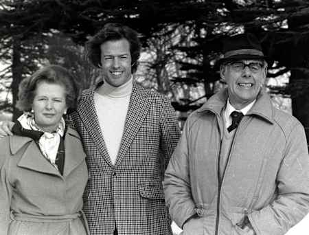 Mark Thatcher ailesiyle birlikte