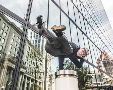 Menno with his signature freeze.