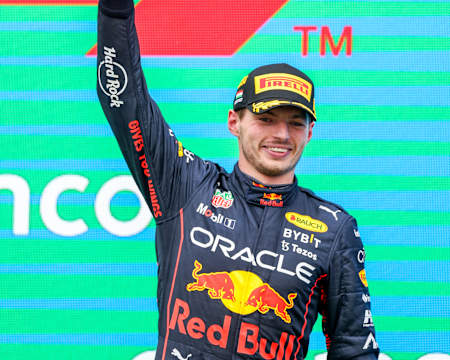 Der Niederländer Max Verstappen von Red Bull Racing feiert seinen Sieg beim Grand Prix von Ungarn auf dem Hungaroring, am 31. Juli 2022 in Budapest, Ungarn.
