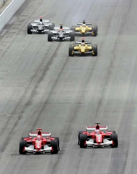 Au Grand Prix des États-Unis 2005, seuls 6 monoplaces ont pris le départ à cause d’un problème de pneus pour les Formules 1 équipées de Michelin.