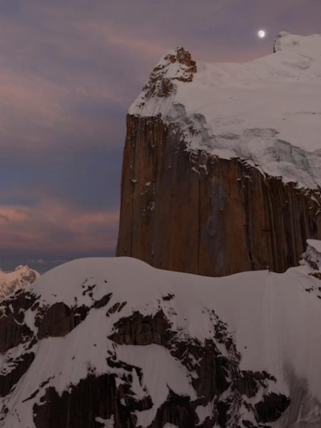 Die Gebirgswand des Nameless Tower im Sonnenuntergang